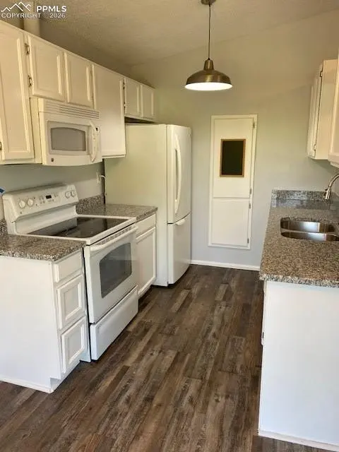 4577 Castlepoint DR, Colorado Springs, CO 80917