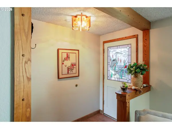 967 RAINBOW DR, Springfield, OR 97477