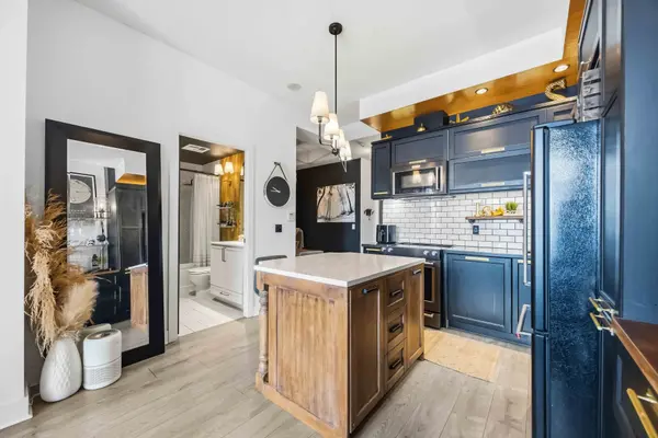 28 Linden ST #2203, Toronto C08, ON M4Y 0A4