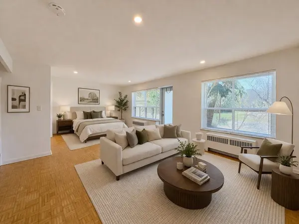 30 Upper Canada DR #111, Toronto C12, ON M2P 1S1