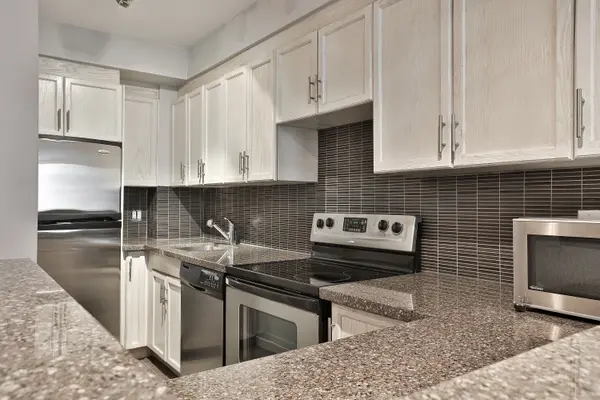 284 Bloor ST W #704, Toronto C02, ON M5S 3B8