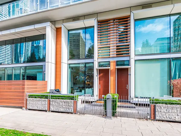 39 Queens Quay E #TH132, Toronto C08, ON M5E 0A5