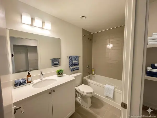 51 Clarington BLVD #808, Clarington, ON L1C 7J8