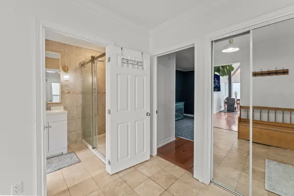 127 Cedar Crest Beach RD, Clarington, ON L1C 3K3