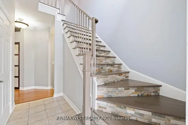 31 Buxton LN, Clarington, ON L1C 0J9