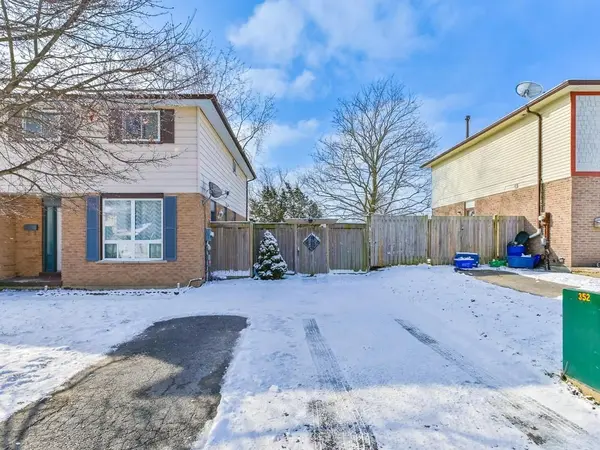 7 Loscombe DR, Clarington, ON L1C 3S8