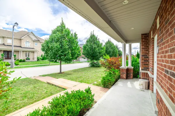 4 Courtland CRES, East Gwillimbury, ON L9N 0B2