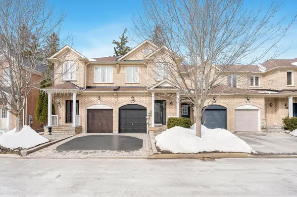 272 Tom Taylor CRES, Newmarket, ON L3X 3E8