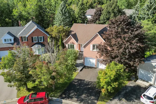 14 Laurwood CT, Aurora, ON L4G 5C2