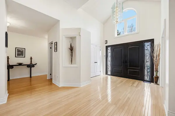 71 Glacier CT, Vaughan, ON L6A 2V3