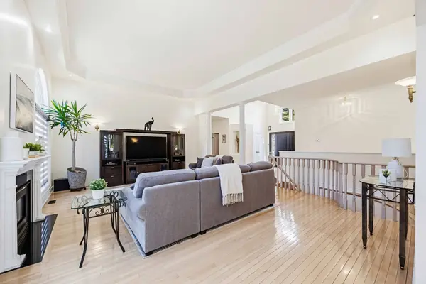 71 Glacier CT, Vaughan, ON L6A 2V3