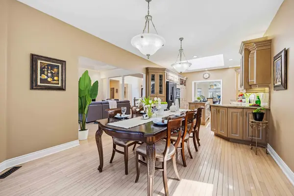 71 Glacier CT, Vaughan, ON L6A 2V3