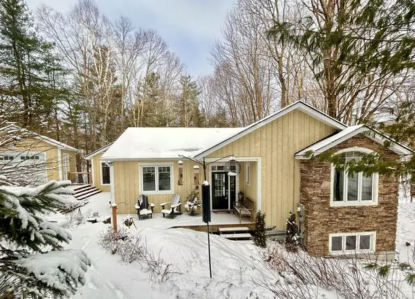 11 Beechwood RD,  Oro-medonte,  ON L4M 4Y8