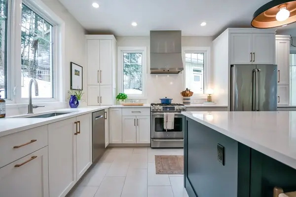 11 Beechwood RD, Oro-medonte, ON L4M 4Y8