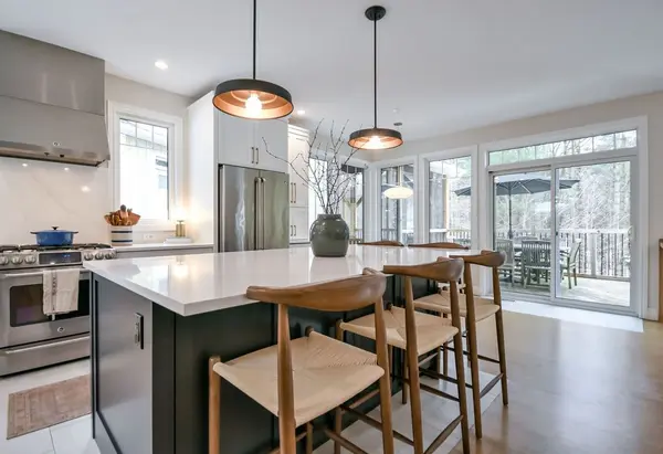 11 Beechwood RD, Oro-medonte, ON L4M 4Y8