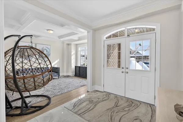 17 Sanford CIR, Springwater, ON L9X 2A8