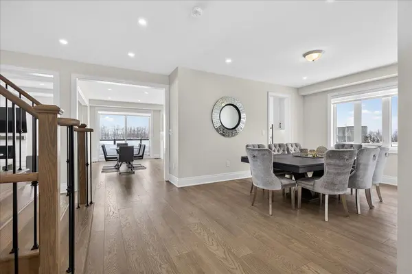 17 Sanford CIR, Springwater, ON L9X 2A8