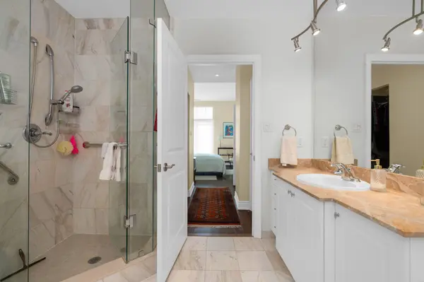 33 Ellen ST #PH08, Barrie, ON L4N 6E9