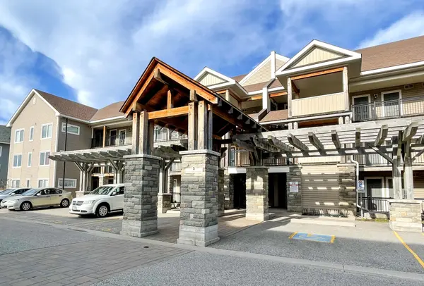 5 Anchorage CRES #102, Collingwood, ON L9Y 0Y6