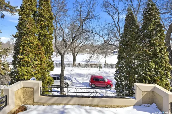 921 10th AVENUE N, Saskatoon, SK S7K 3A3