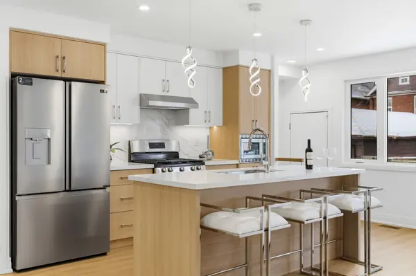 68 Westholme AVE #4, Toronto W02, ON M6P 3B8