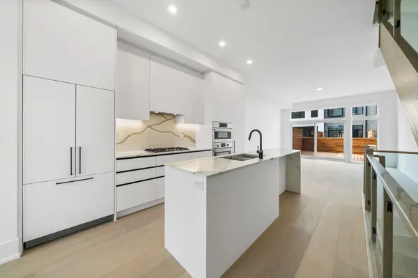 20 Lou Parsons WAY #12, Mississauga, ON L5H 0B2