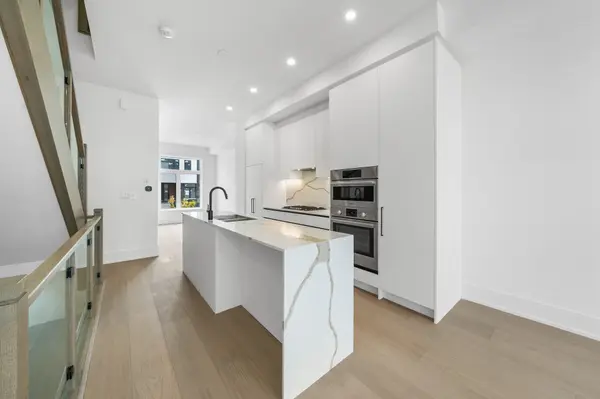 20 Lou Parsons WAY #12, Mississauga, ON L5H 0B2