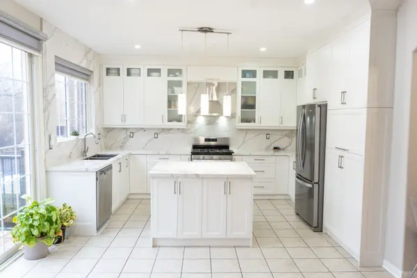 137 Whitwell DR, Brampton, ON L6P 1L2