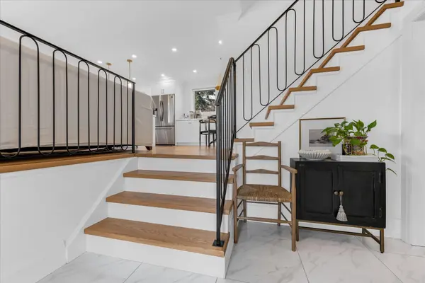 194 SOLINGATE DR, Oakville, ON L6L 3T1