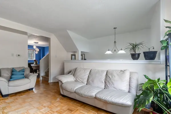 1221 Dundix Rd RD #56, Mississauga, ON L4Y 3Y9