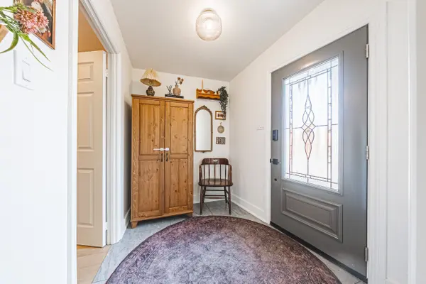 121 Paisley BLVD E, Mississauga, ON L5A 1P6