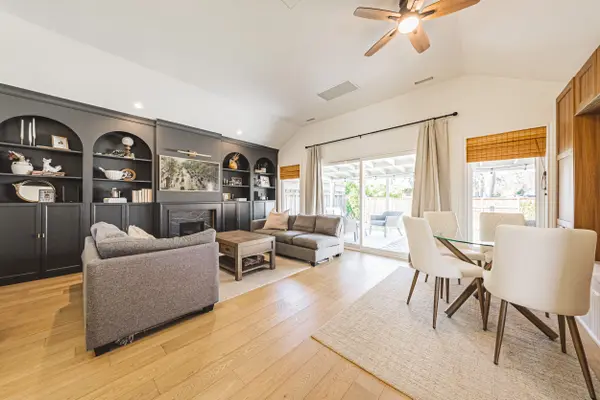 121 Paisley BLVD E, Mississauga, ON L5A 1P6