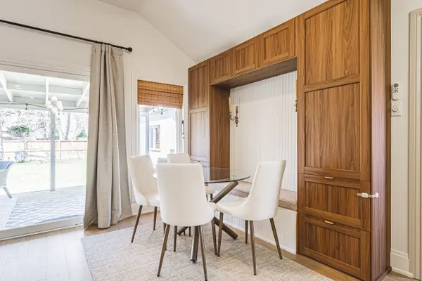 121 Paisley BLVD E, Mississauga, ON L5A 1P6