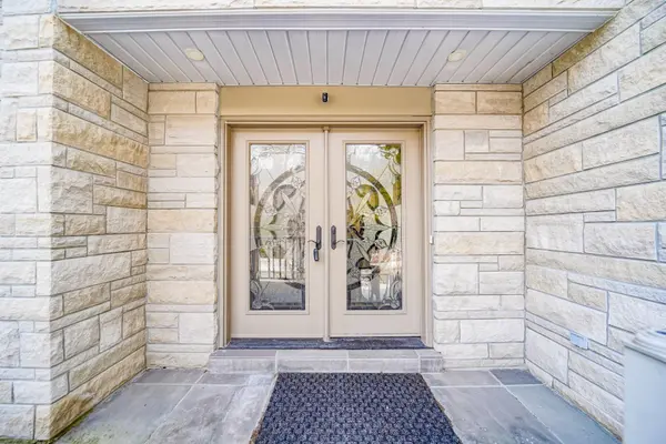 31 Bearwood DR, Toronto W08, ON M9A 4G5