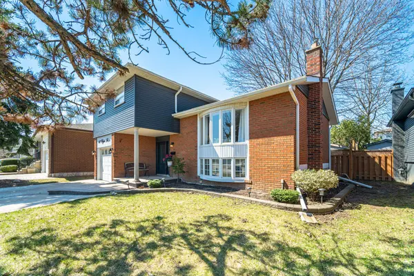 68 Elgin DR, Brampton, ON L6Y 1A8