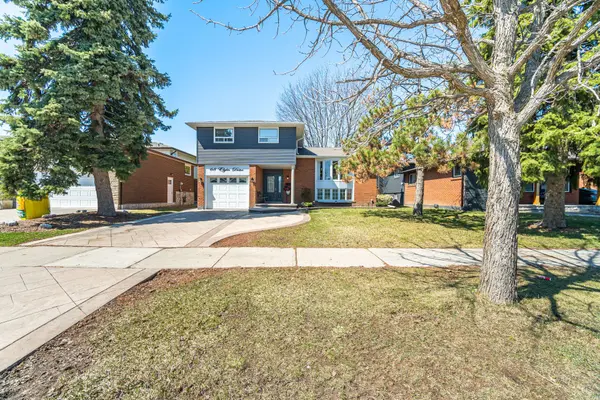 68 Elgin DR, Brampton, ON L6Y 1A8