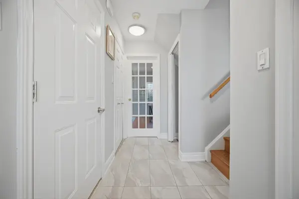 68 Elgin DR, Brampton, ON L6Y 1A8