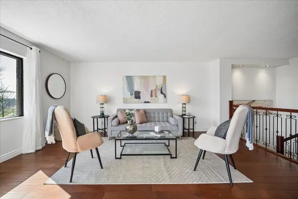 1000 Cedarglen Gate #217, Mississauga, ON L5C 3Z5