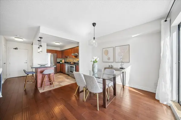 1000 Cedarglen Gate #217, Mississauga, ON L5C 3Z5