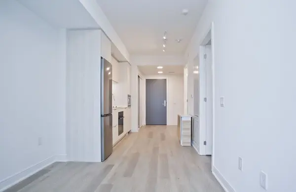 86 Dundas ST E #301, Mississauga, ON L5A 0B1