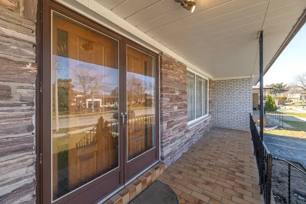 7368 Redstone RD, Mississauga, ON L4T 2A9