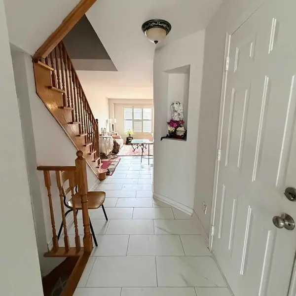 35 View Green CRES #G, Toronto W10, ON M9W 7E1