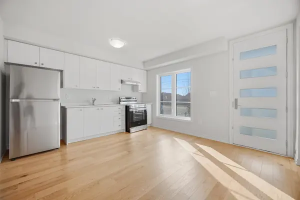 5925 Saigon ST, Mississauga, ON L5V 2V9