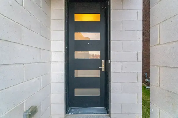 5925 Saigon ST, Mississauga, ON L5V 2V9