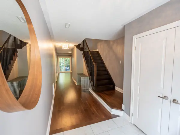 2083 Grange DR, Mississauga, ON L5B 1P4