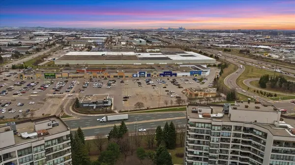 12 Laurelcrest ST #713, Brampton, ON L6S 5Y4