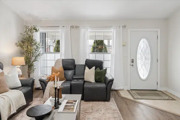 10 Olympia CT, Kawartha Lakes, ON K9V 6C8