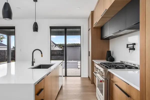 102 Silver Maple CIR, Thames Centre, ON N0M 2P0