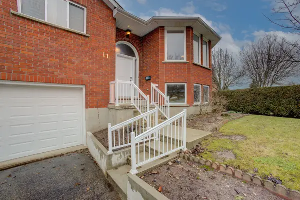 11 Bonniewood DR, Mapleton, ON N0G 1P0