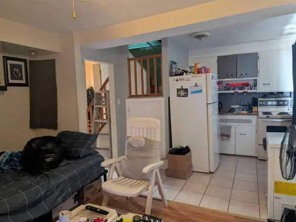 563 Cannon ST E, Hamilton, ON L8L 2G2